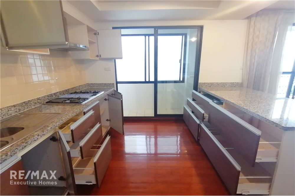 Spacious 3 Beds For Sale Prime Mansion Phrompong 8