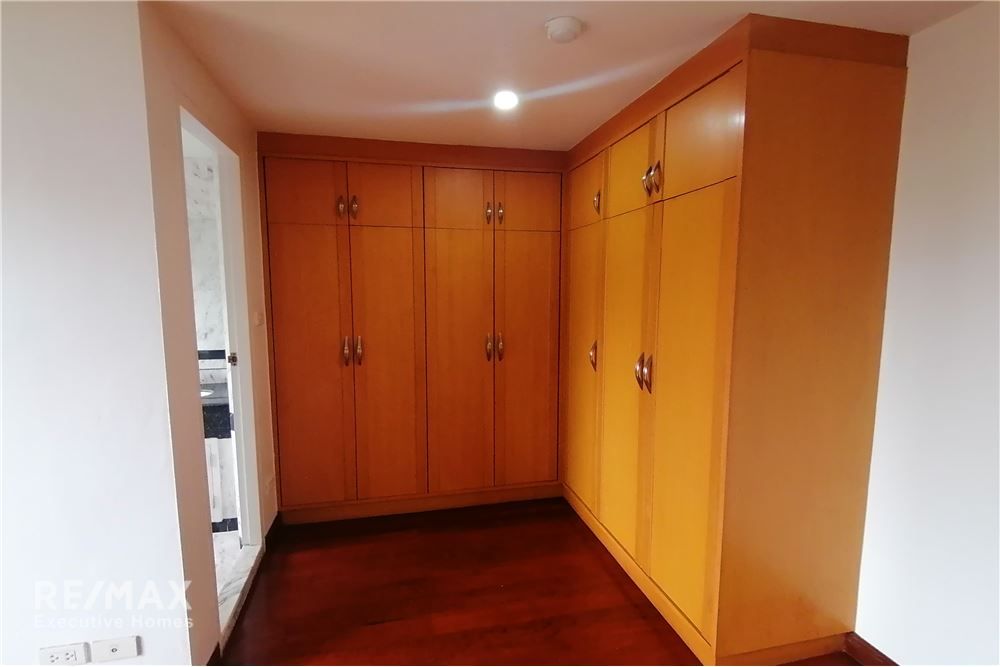 Spacious 3 Beds For Sale Prime Mansion Phrompong 9