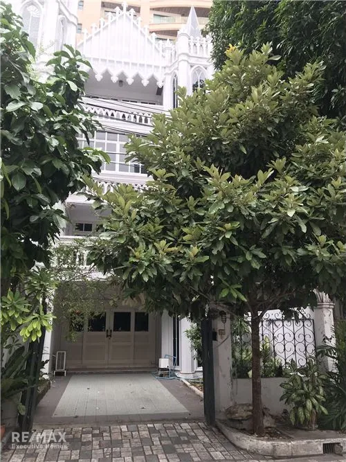pet-friendly-4-bedroom-townhouse-for-rent-in-sathorn-soi-3-920071001-8358