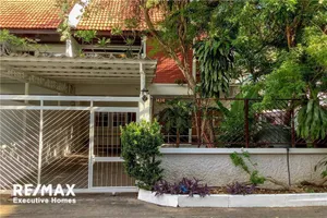 for-rent-townhouse-in-quiet-soi-3-beds-sukhumvit-soi-4-close-to-bts-nana-920071001-8361