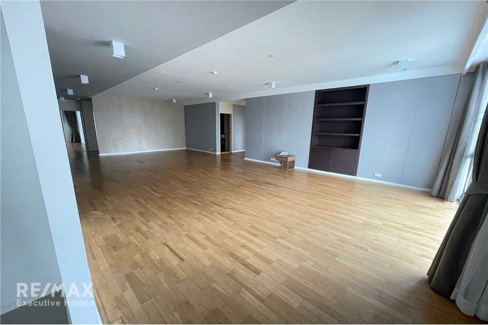 3-Bedroom Condo for Rent 145K+VAT on 19th Floor in Sukhumvit 39 10