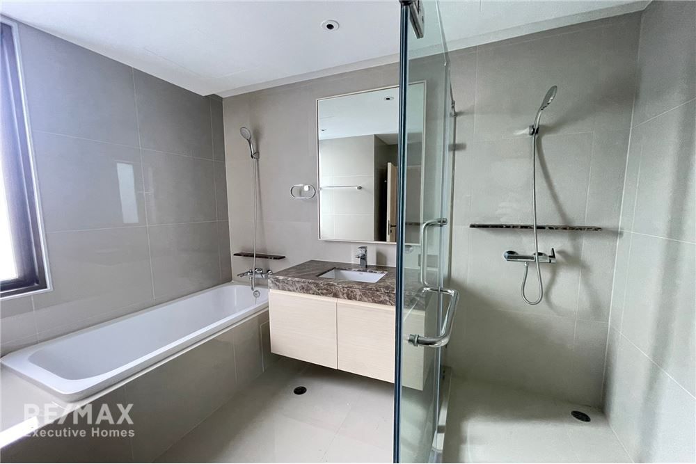 3-Bedroom Condo for Rent 145K+VAT on 19th Floor in Sukhumvit 39 11