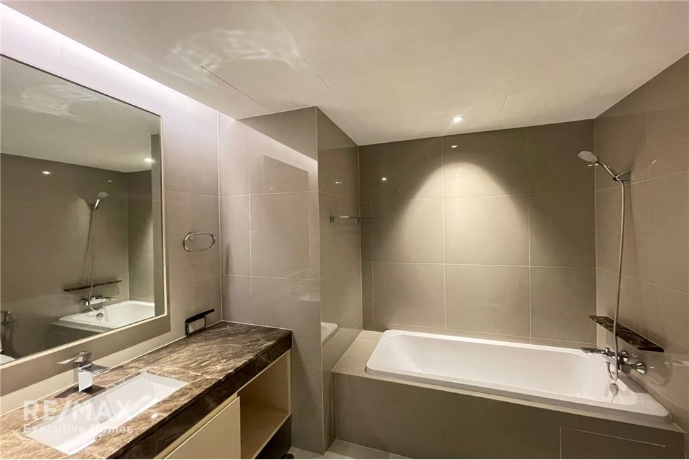 3-Bedroom Condo for Rent 145K+VAT on 19th Floor in Sukhumvit 39 12