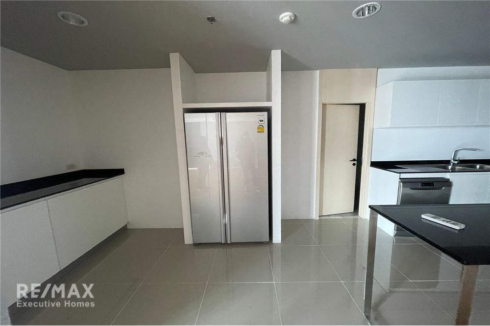 3-Bedroom Condo for Rent 145K+VAT on 19th Floor in Sukhumvit 39 6