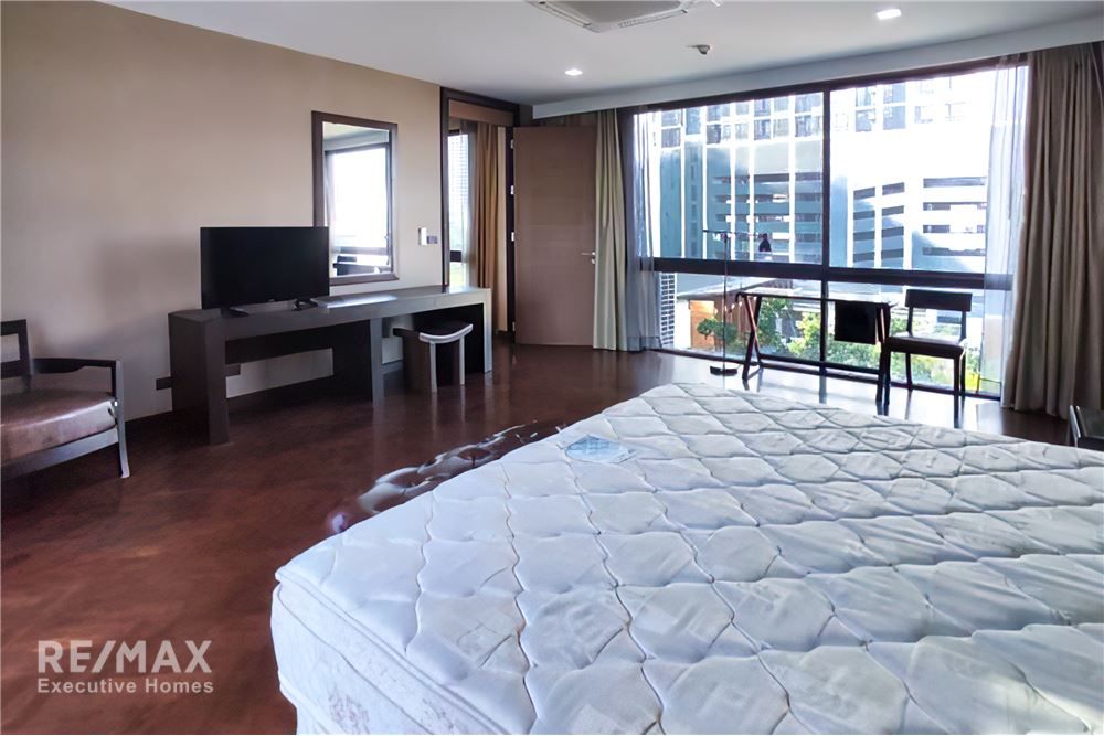 Modern 2BR Condo for Rent 100K | 180sqm | 500m to BTS Ekkamai 11