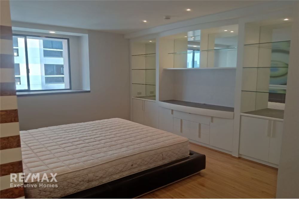Spacious Pet Friendly Sukhumvit 24 Phrom Pong 13