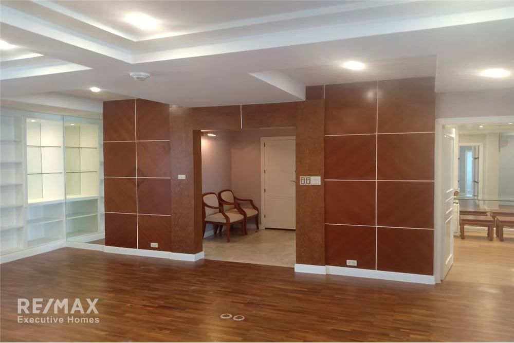 Spacious Pet Friendly Sukhumvit 24 Phrom Pong 8