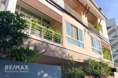 pet-friendly-townhouse-for-rent-near-bts-ekkamai-on-sukhumvit-63-920071049-1256