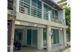 spacious-two-story-townhouse-with-bts-eakkami-sukhumvit-road-access-920071049-242