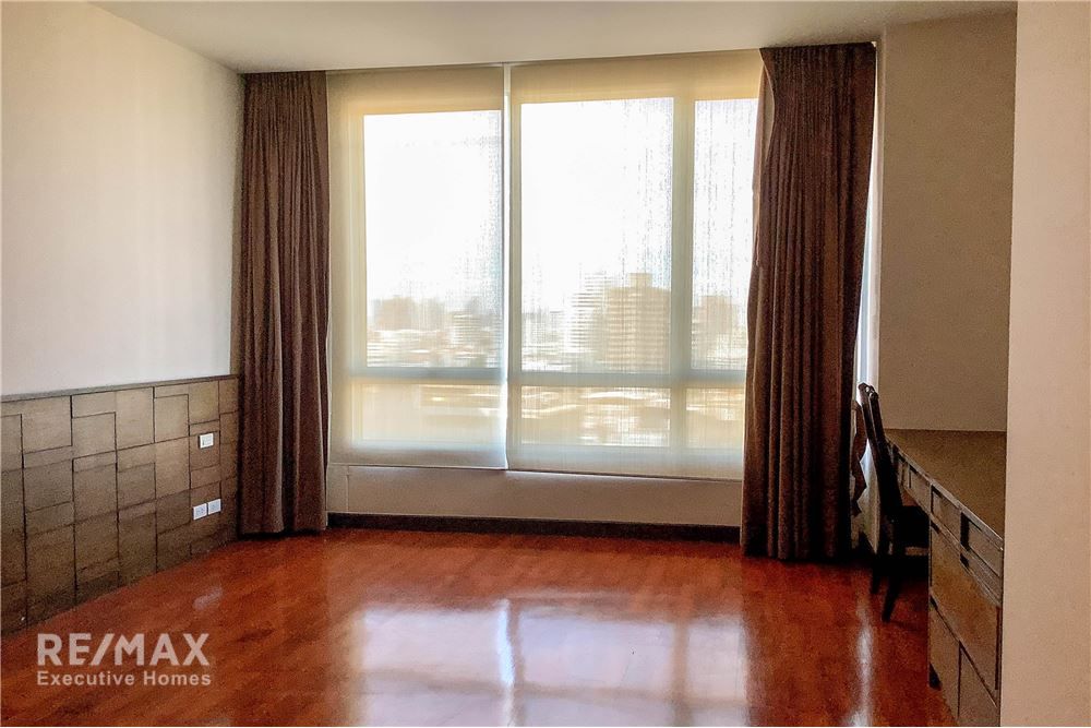 Rent 231sqm 3+1BR Thonglor Suite | Hardwood Trim | Huge Space 11