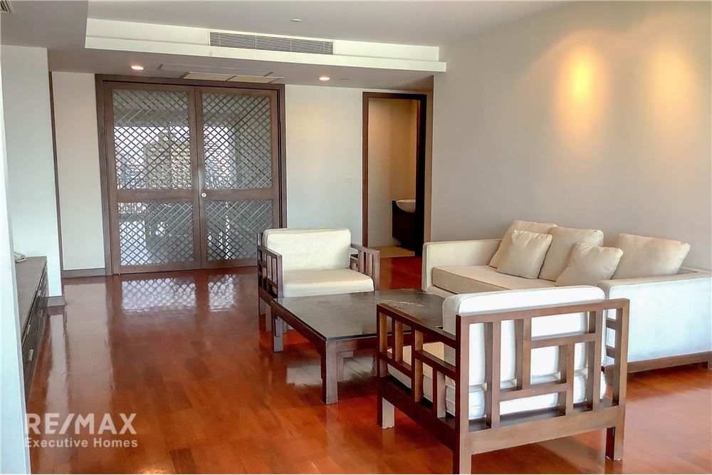 Rent 231sqm 3+1BR Thonglor Suite | Hardwood Trim | Huge Space 4