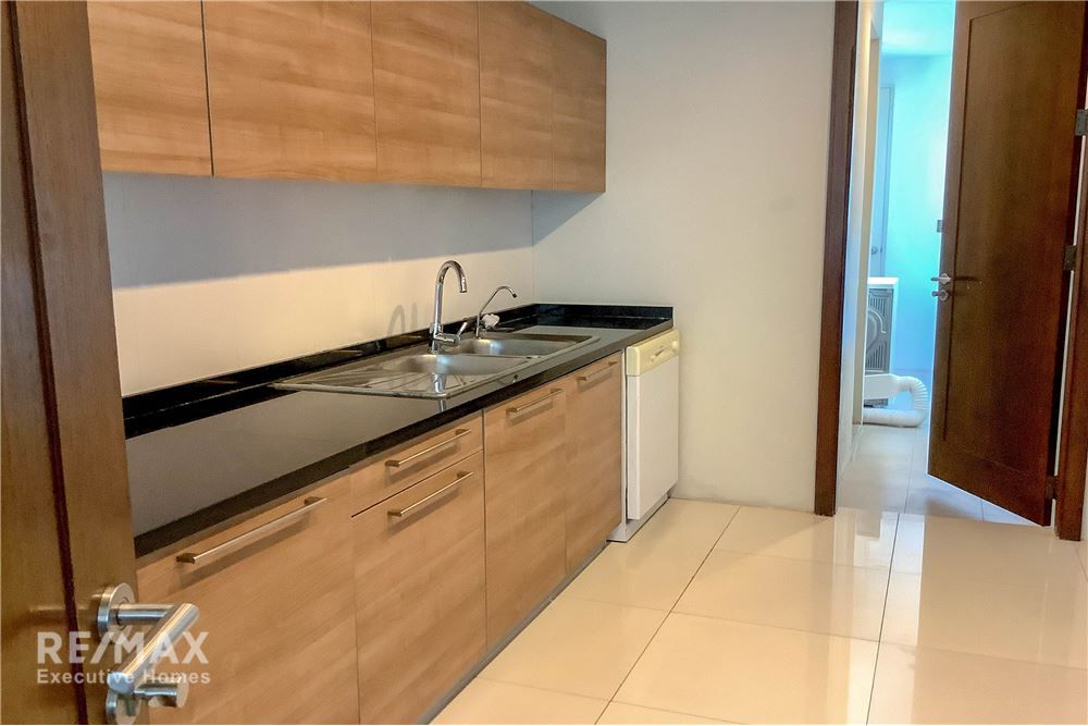 Rent 231sqm 3+1BR Thonglor Suite | Hardwood Trim | Huge Space 6