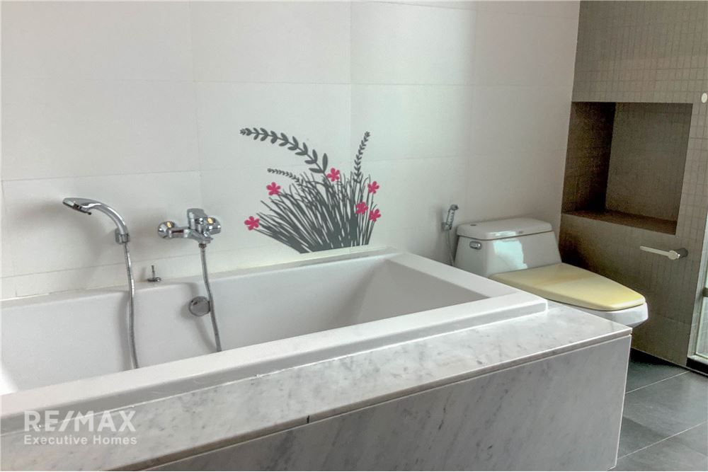 Rent 231sqm 3+1BR Thonglor Suite | Hardwood Trim | Huge Space 8