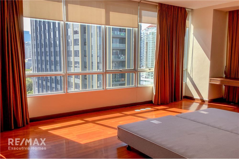 Rent 231sqm 3+1BR Thonglor Suite | Hardwood Trim | Huge Space 9
