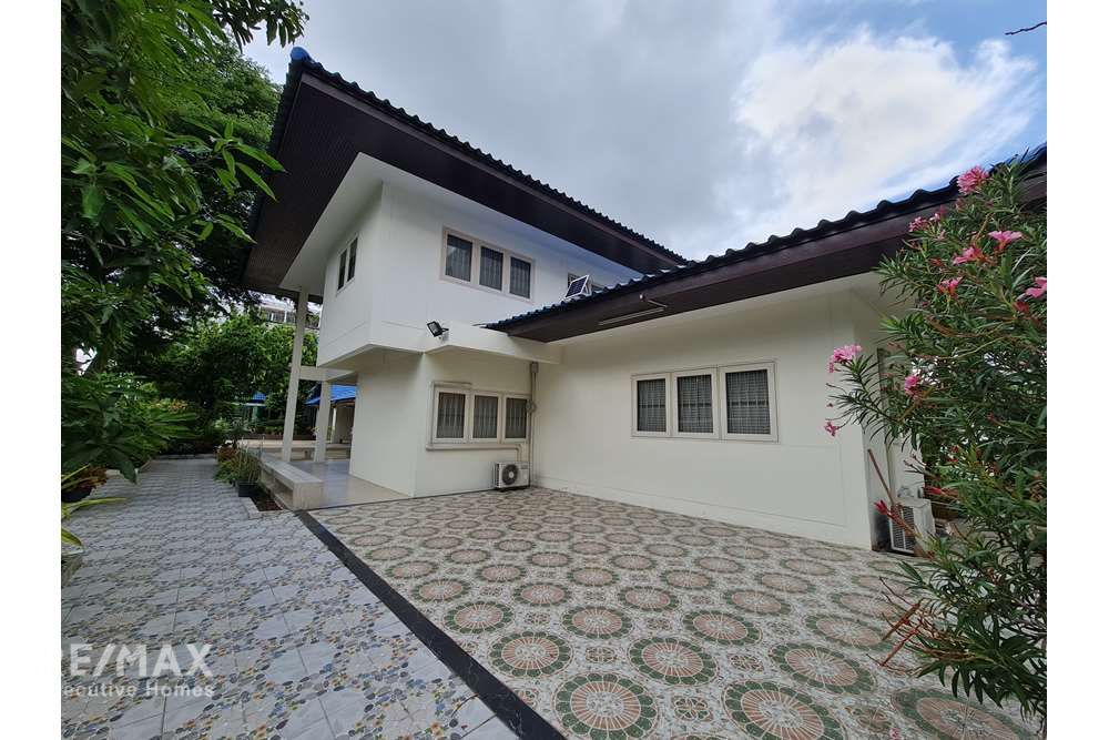 Spacious 4-Bedroom Home Near Suanluang Rama 9 Park & Paradise Park Mall 10