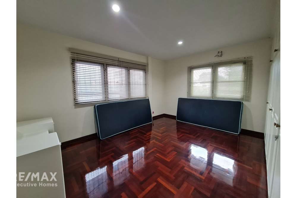 Spacious 4-Bedroom Home Near Suanluang Rama 9 Park & Paradise Park Mall 24