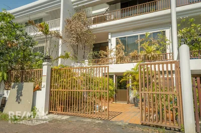 charming-spacious-townhouse-in-the-vibrant-sukhumvit-phrom-phong-area-920071054-560