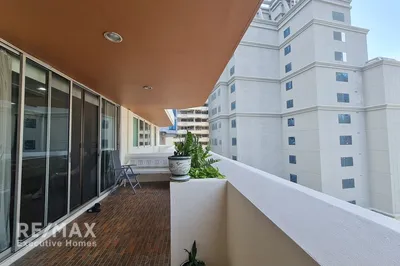 2-bed-condo-with-maids-room-just-4-mins-walk-to-bts-nana-in-prime-sukhumvit-920071054-585