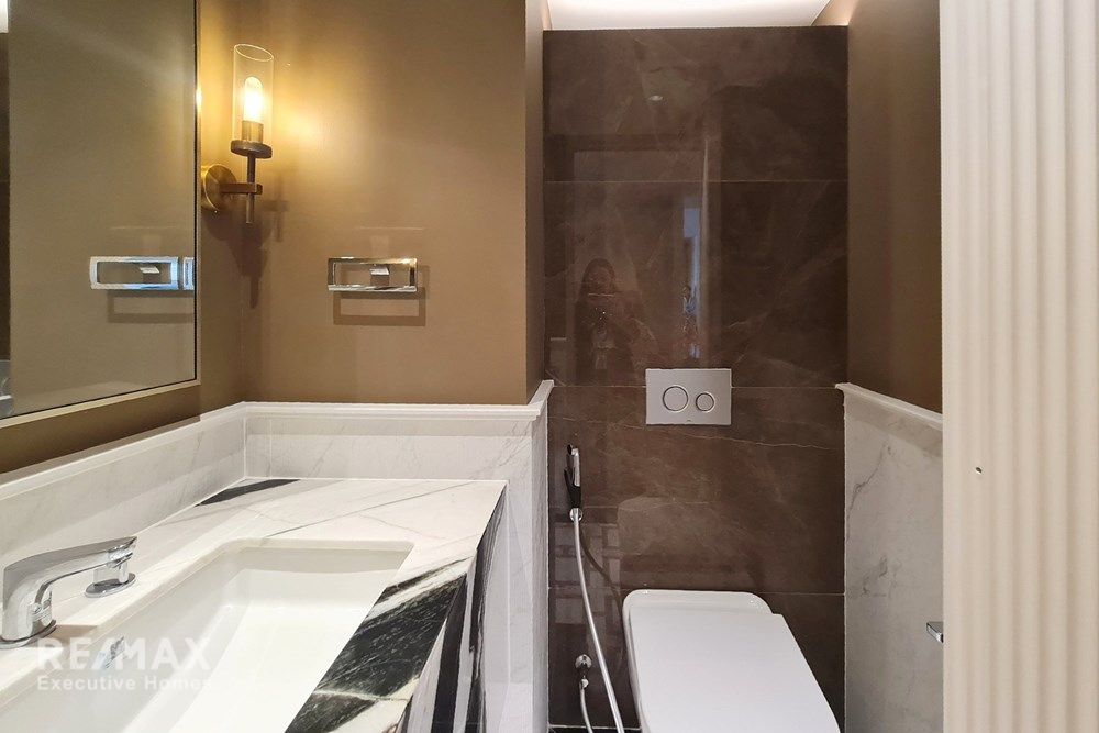 Modern Pet-Friendly Condo in Prime Urban Location 16