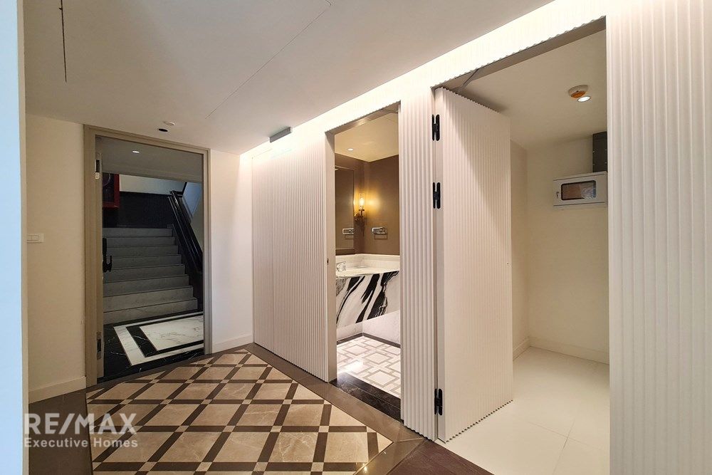 Modern Pet-Friendly Condo in Prime Urban Location 18