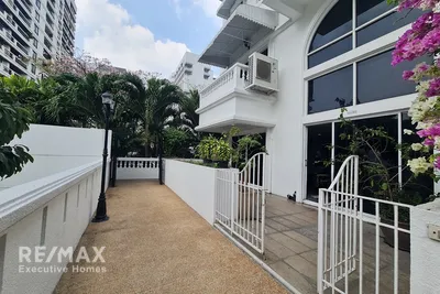 rare-corner-townhome-foreign-freehold-in-prime-location-16-mins-walk-to-mrt-phetchaburi-920071054-603