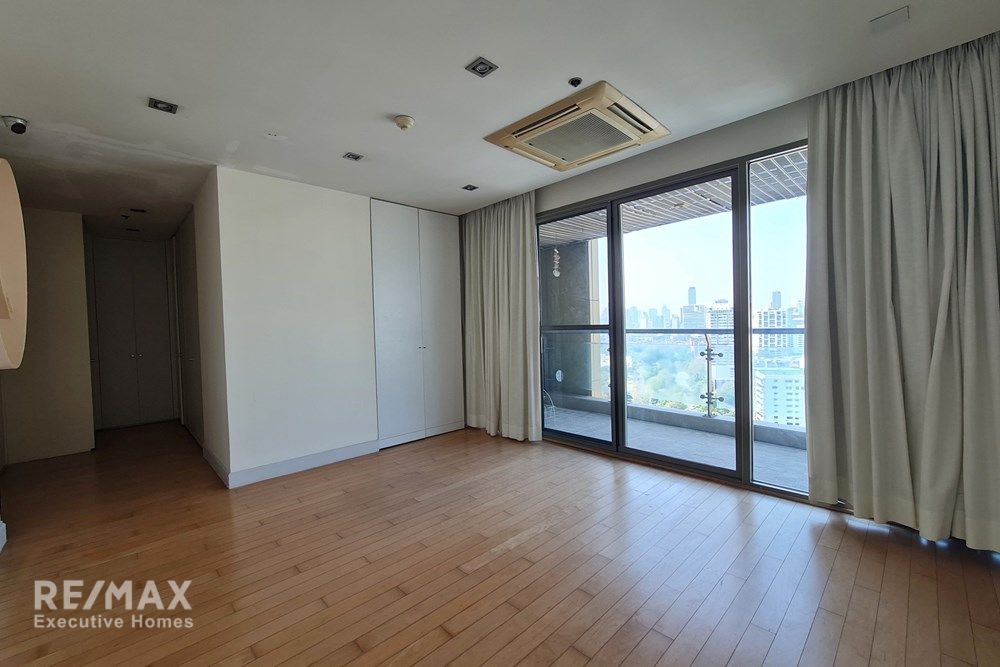 Pet-Friendly Condo at The Lakes – Full Park View & Huge Balcony, 5 Mins Walk to BTS Asok 11