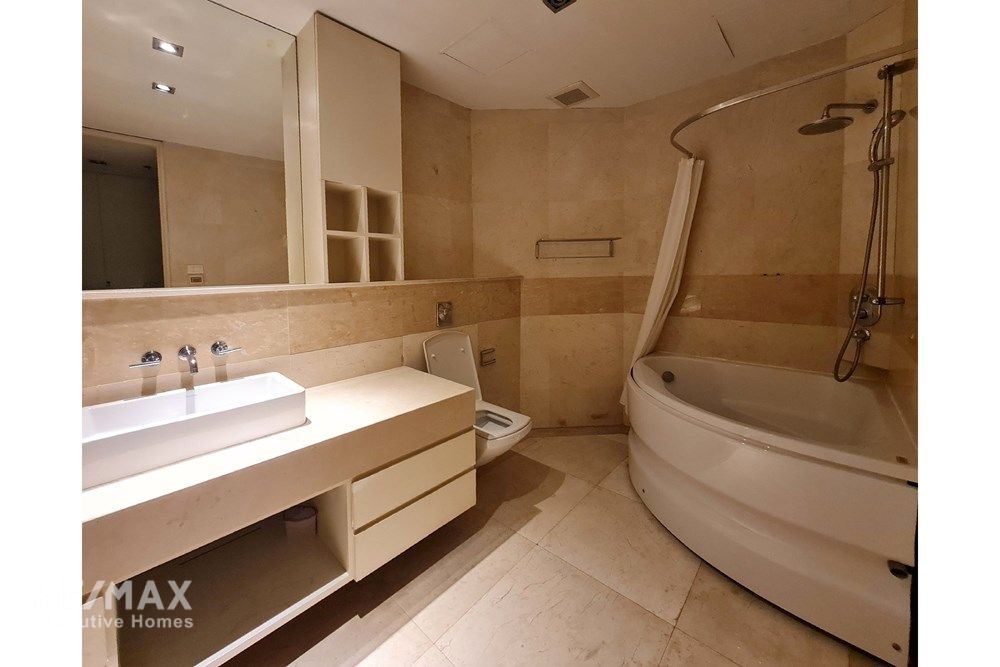 Pet-Friendly Condo at The Lakes – Full Park View & Huge Balcony, 5 Mins Walk to BTS Asok 12
