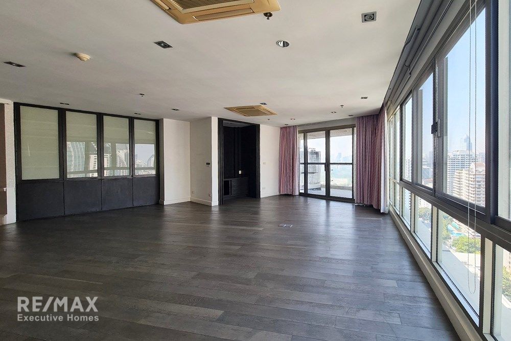 Pet-Friendly Condo at The Lakes – Full Park View & Huge Balcony, 5 Mins Walk to BTS Asok 3