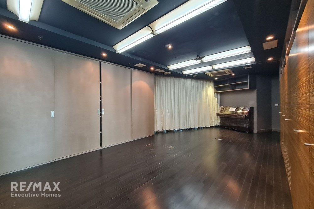 Pet-Friendly Condo at The Lakes – Full Park View & Huge Balcony, 5 Mins Walk to BTS Asok 4