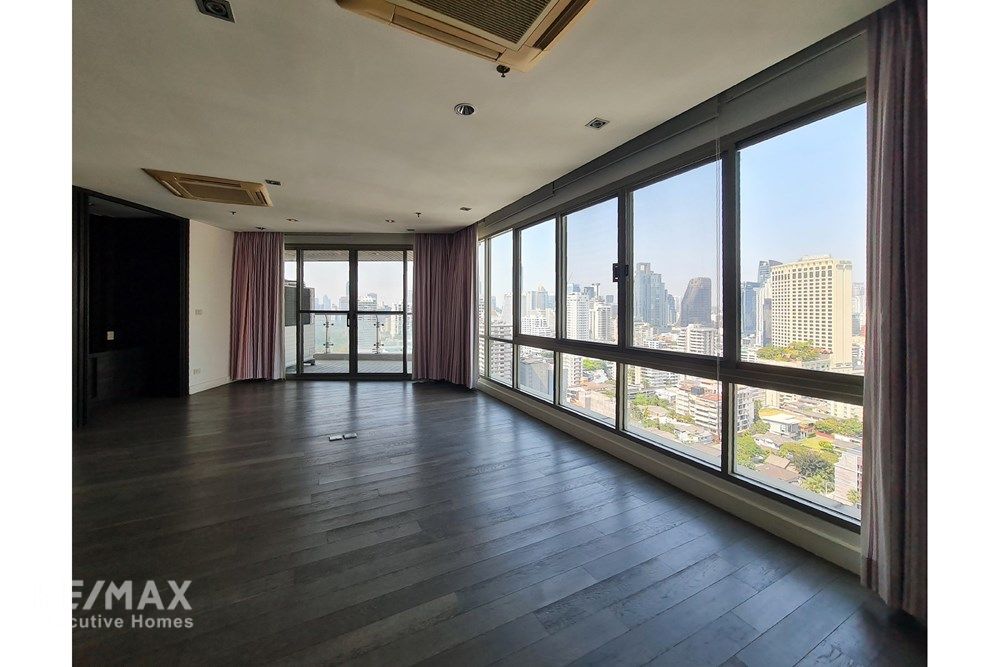 Pet-Friendly Condo at The Lakes – Full Park View & Huge Balcony, 5 Mins Walk to BTS Asok 5