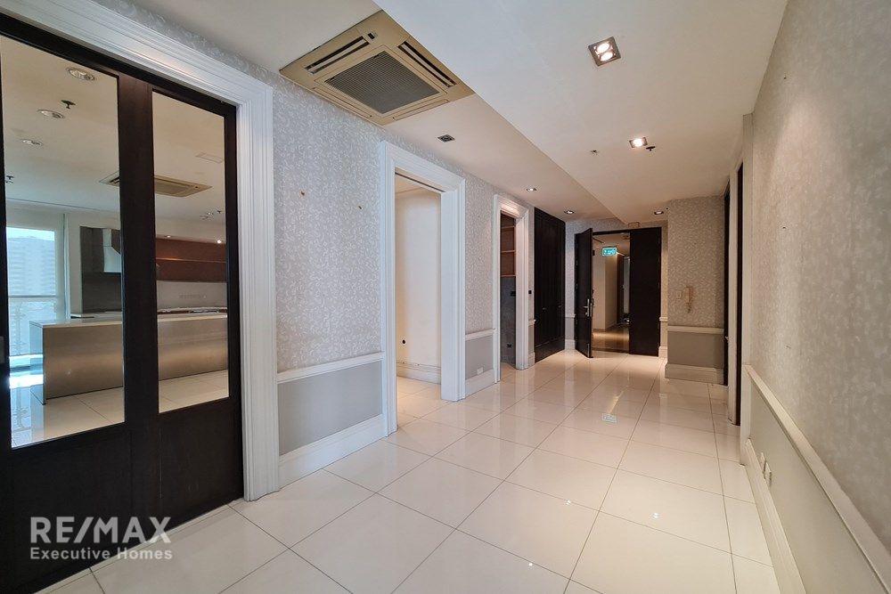 Pet-Friendly Condo at The Lakes – Full Park View & Huge Balcony, 5 Mins Walk to BTS Asok 6