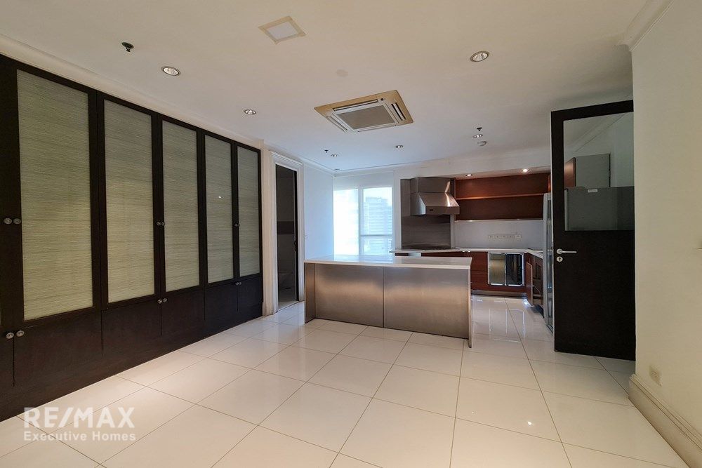 Pet-Friendly Condo at The Lakes – Full Park View & Huge Balcony, 5 Mins Walk to BTS Asok 7