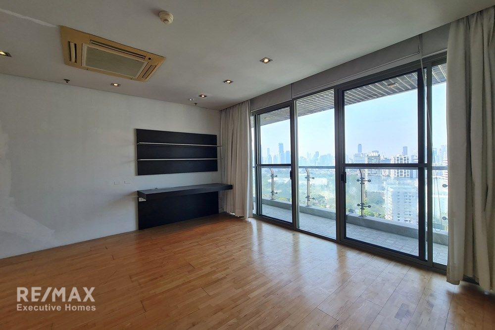 Pet-Friendly Condo at The Lakes – Full Park View & Huge Balcony, 5 Mins Walk to BTS Asok 9