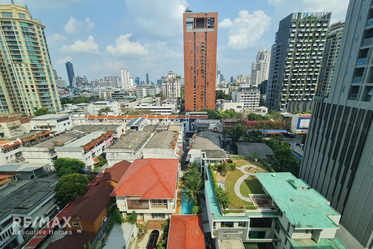 2 Bedroom Condo in Bangkok City Center – Asoke, 7 Mins Walk to MRT Sukhumvit 2