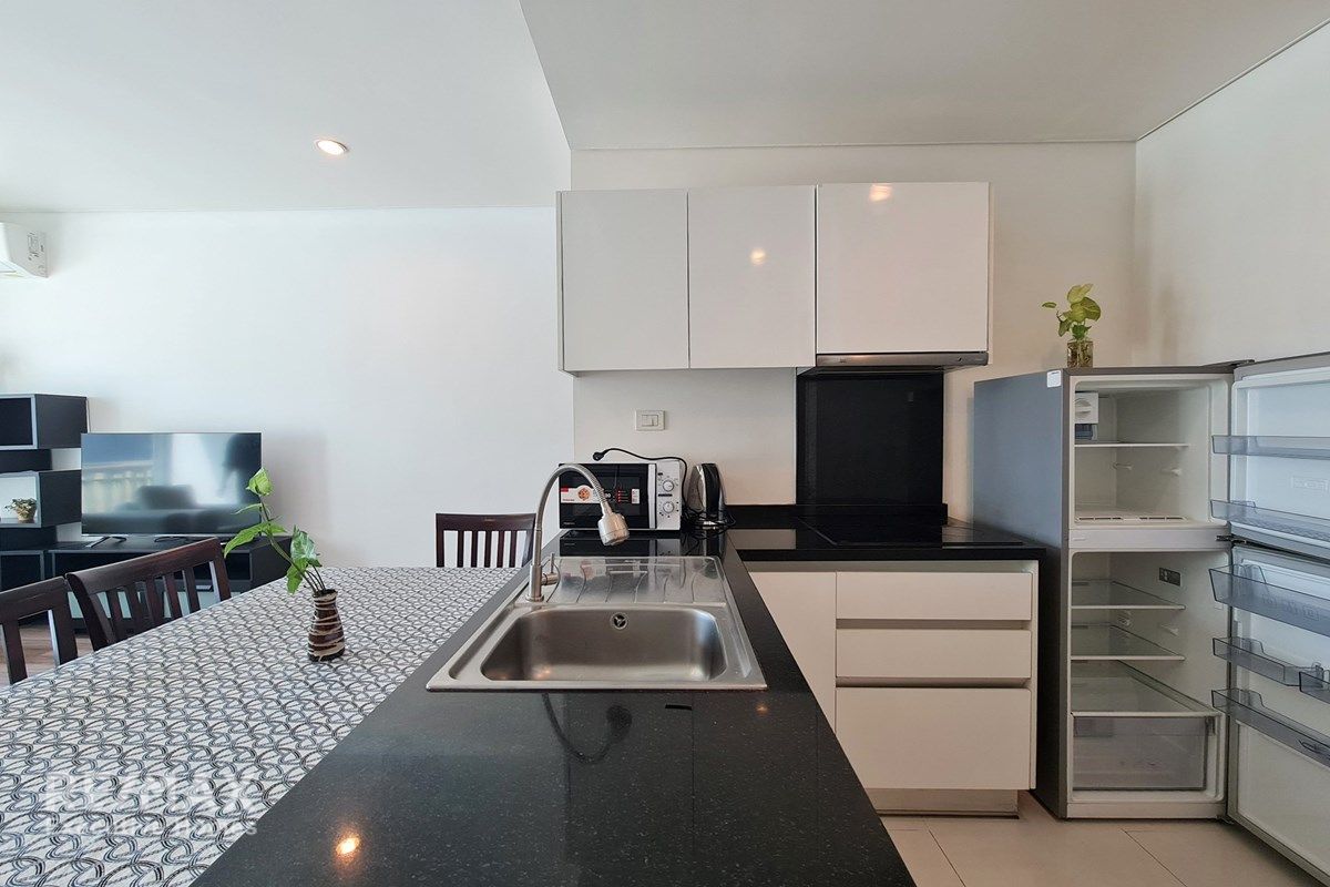 2 Bedroom Condo in Bangkok City Center – Asoke, 7 Mins Walk to MRT Sukhumvit 3