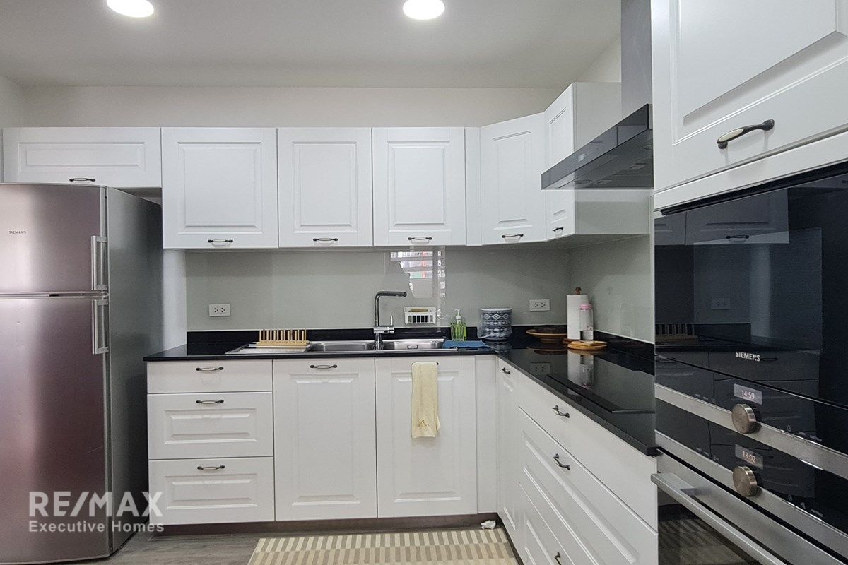 3BR Condo in Ekkamai – Spacious Unit with Nice Open View 11