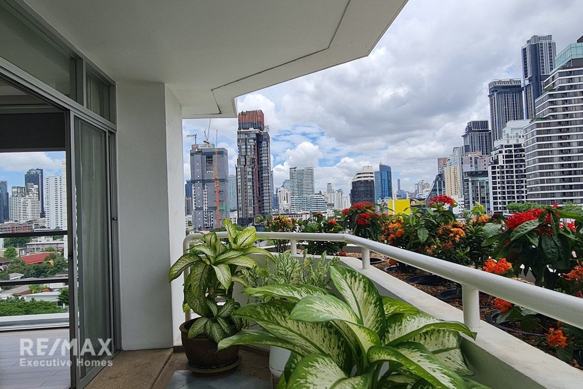 3BR Condo in Ekkamai – Spacious Unit with Nice Open View 17