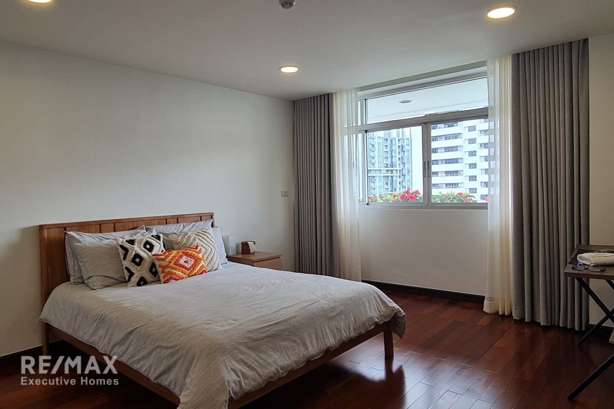 3BR Condo in Ekkamai – Spacious Unit with Nice Open View 18