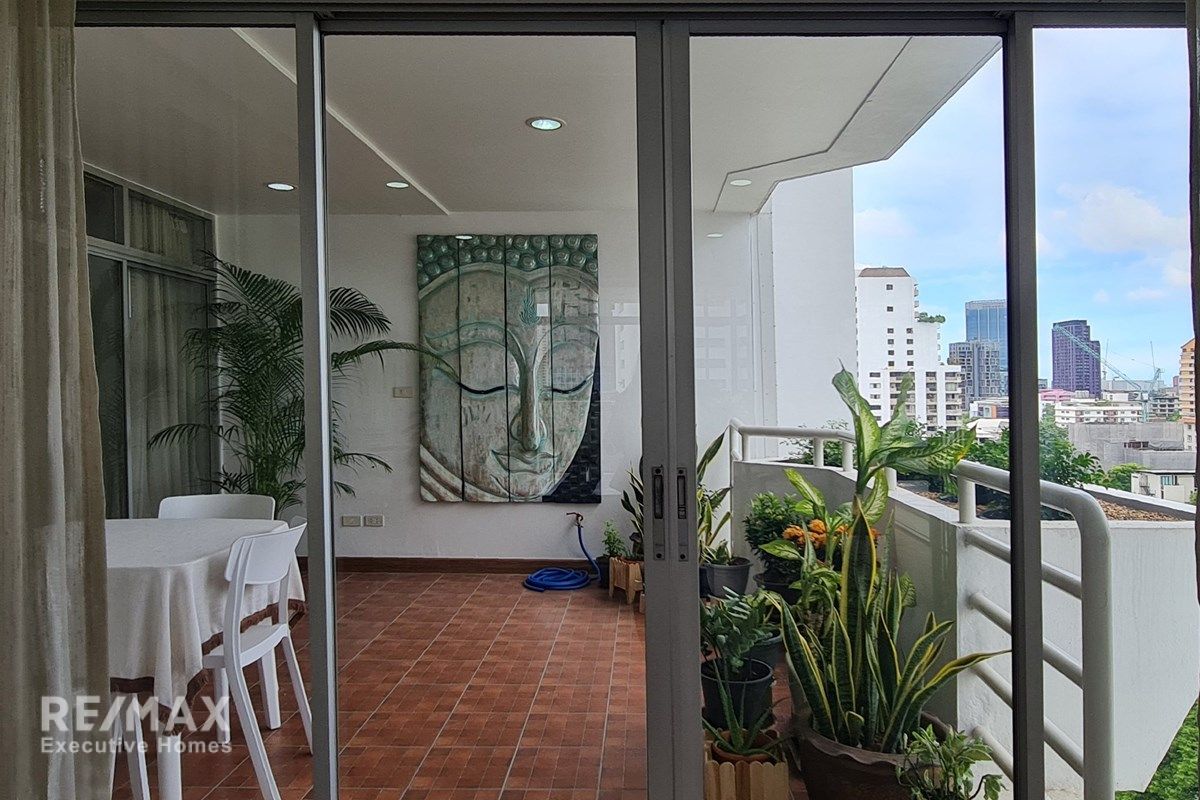 3BR Condo in Ekkamai – Spacious Unit with Nice Open View 21