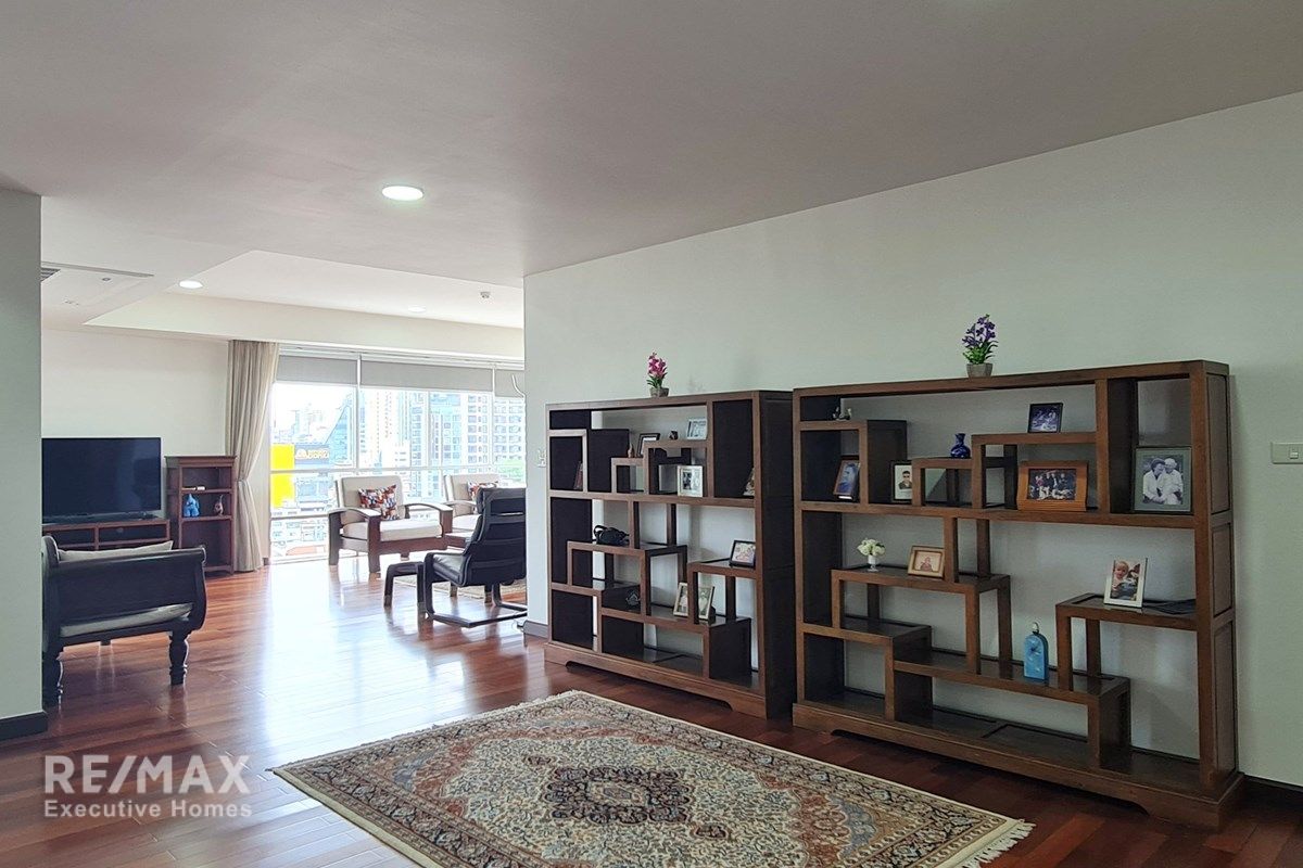 3BR Condo in Ekkamai – Spacious Unit with Nice Open View 5