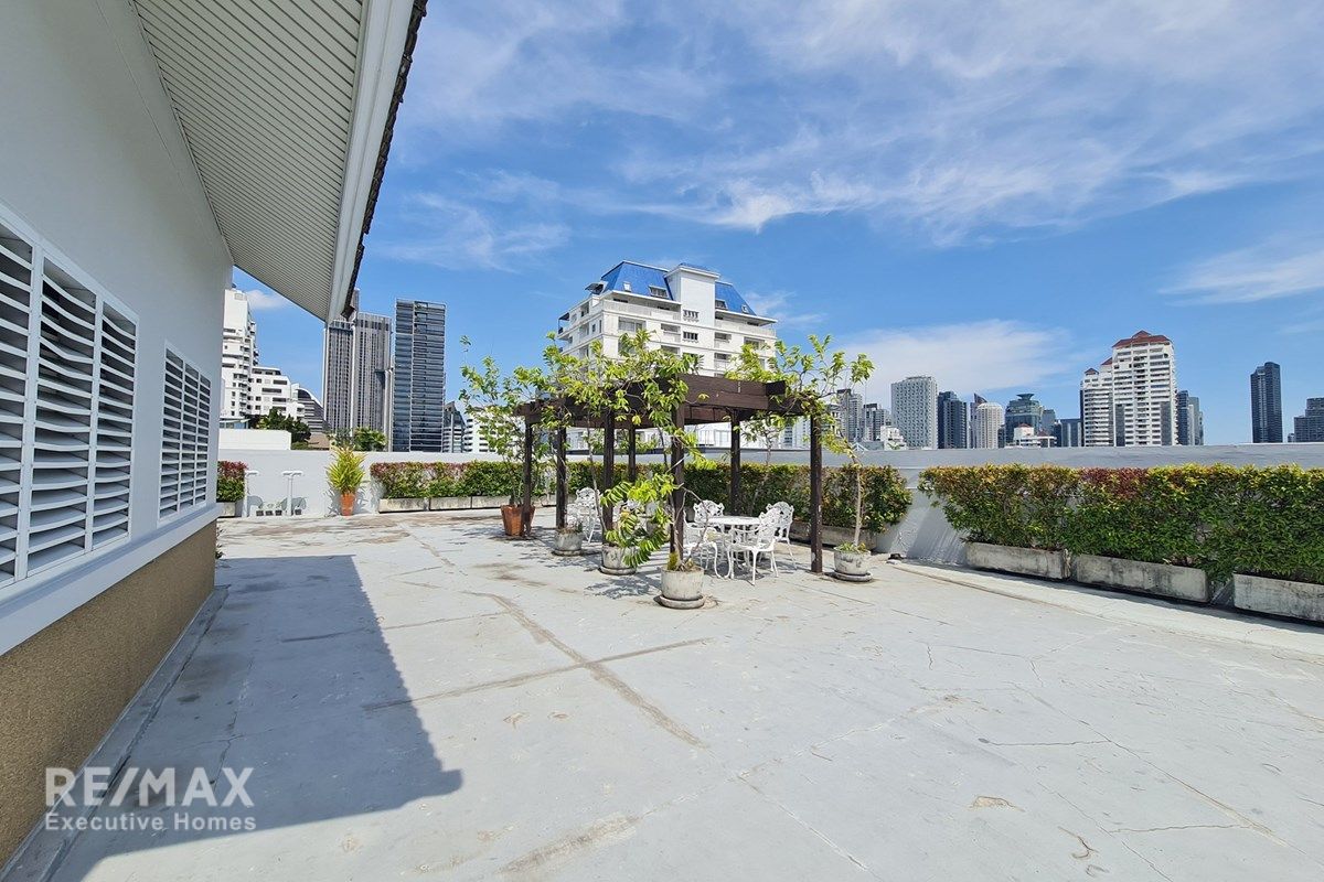 2BR Condo with Excellent Layout in Prime Thonglor, Sukhumvit 17