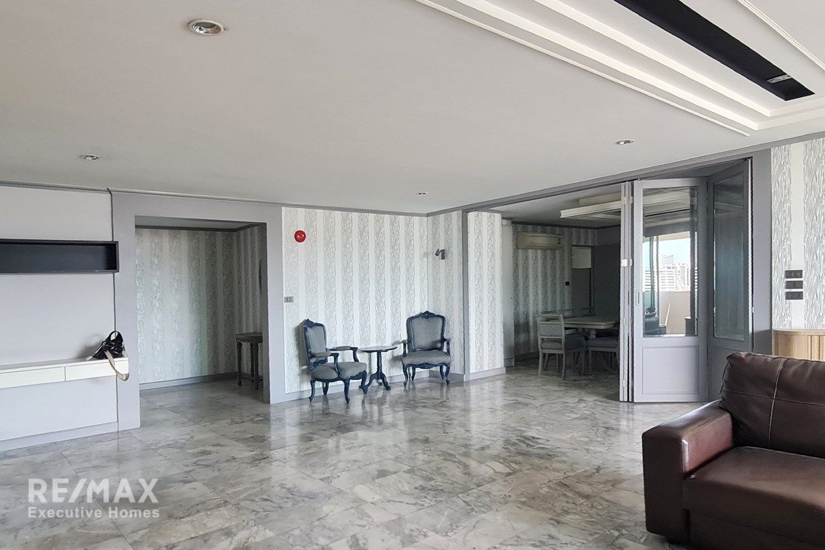 Move-In Ready Condo Near EmQuartier - 14 Min Walk to BTS Phrom Phong 19