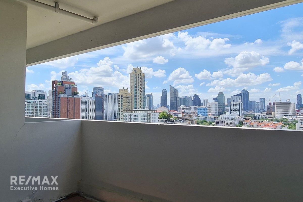Move-In Ready Condo Near EmQuartier - 14 Min Walk to BTS Phrom Phong 20
