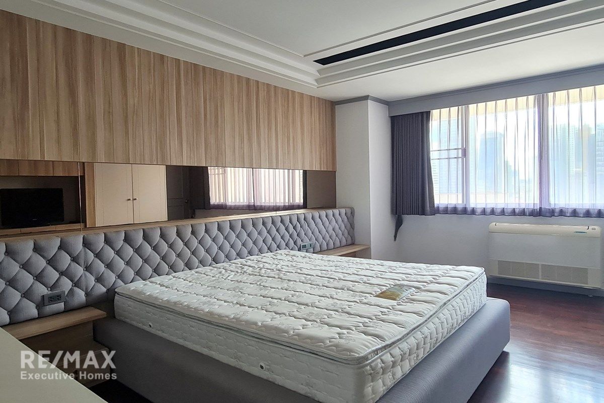 Move-In Ready Condo Near EmQuartier - 14 Min Walk to BTS Phrom Phong 8