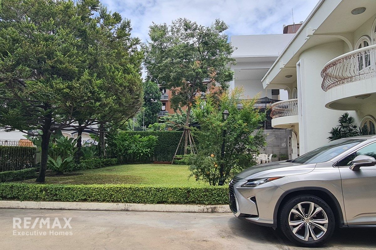 Detached House for Sale in Sukhumvit–Punnawithi | 500m to BTS 16