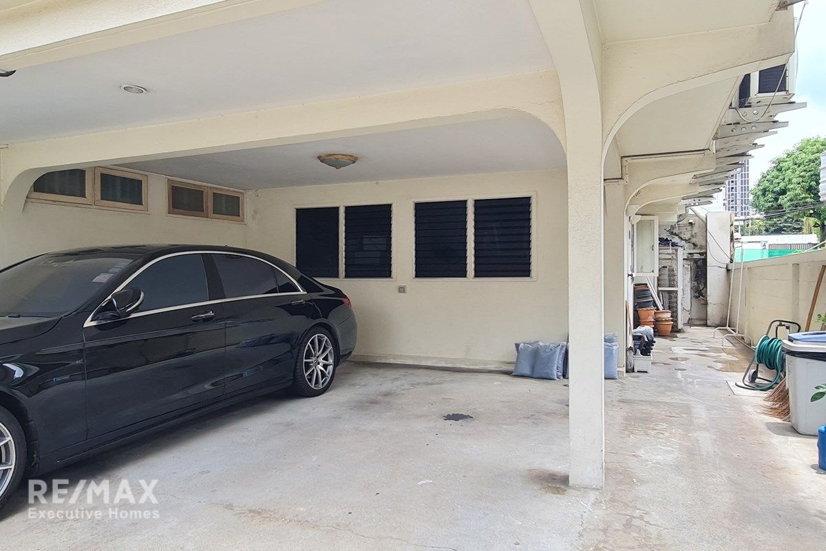 Detached House for Sale in Sukhumvit–Punnawithi | 500m to BTS 17