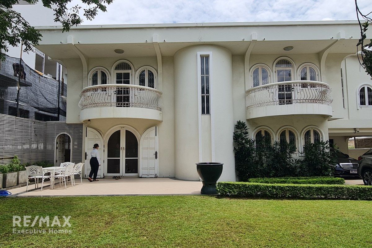 Detached House for Sale in Sukhumvit–Punnawithi | 500m to BTS 2