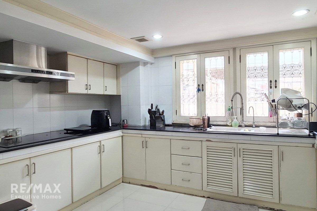 Detached House for Sale in Sukhumvit–Punnawithi | 500m to BTS 8