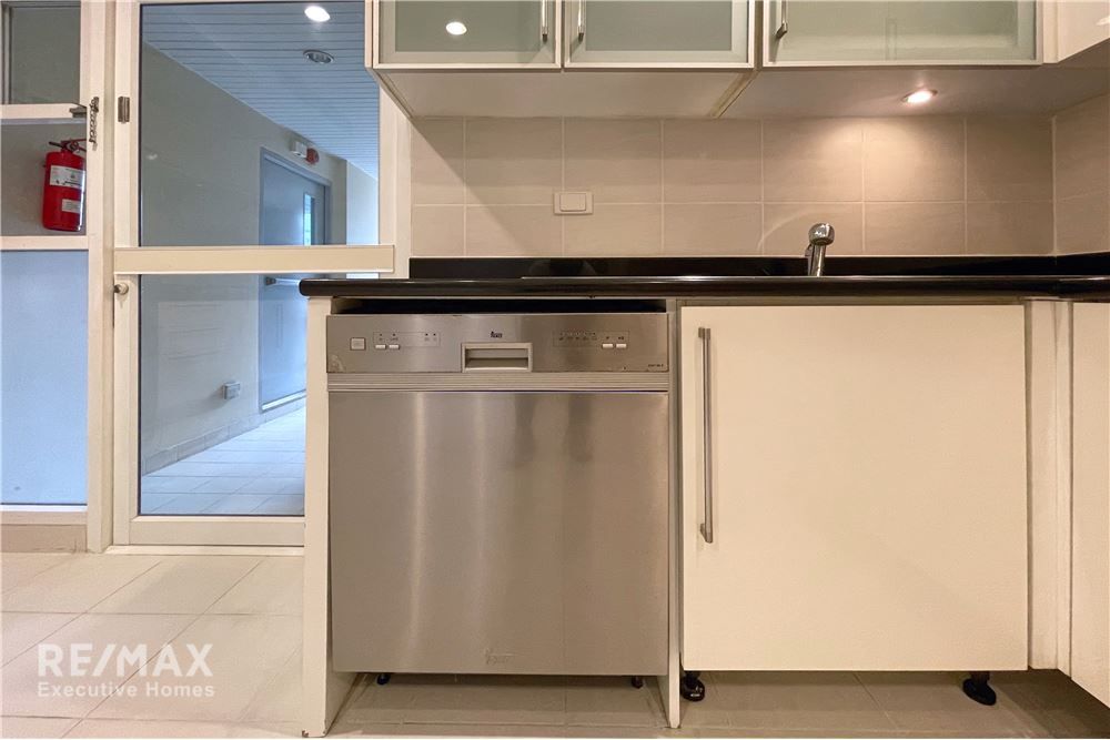 Pet-Friendly Furnished 3-Bedroom Condo Near BTS in Prime Location 11