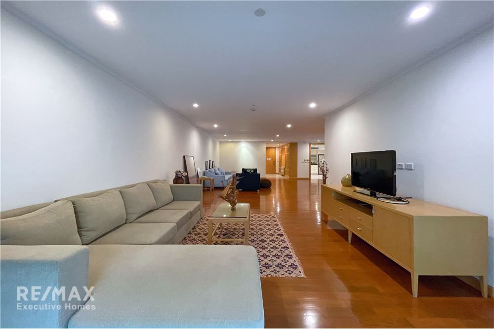 Pet-Friendly Furnished 3-Bedroom Condo Near BTS in Prime Location 14